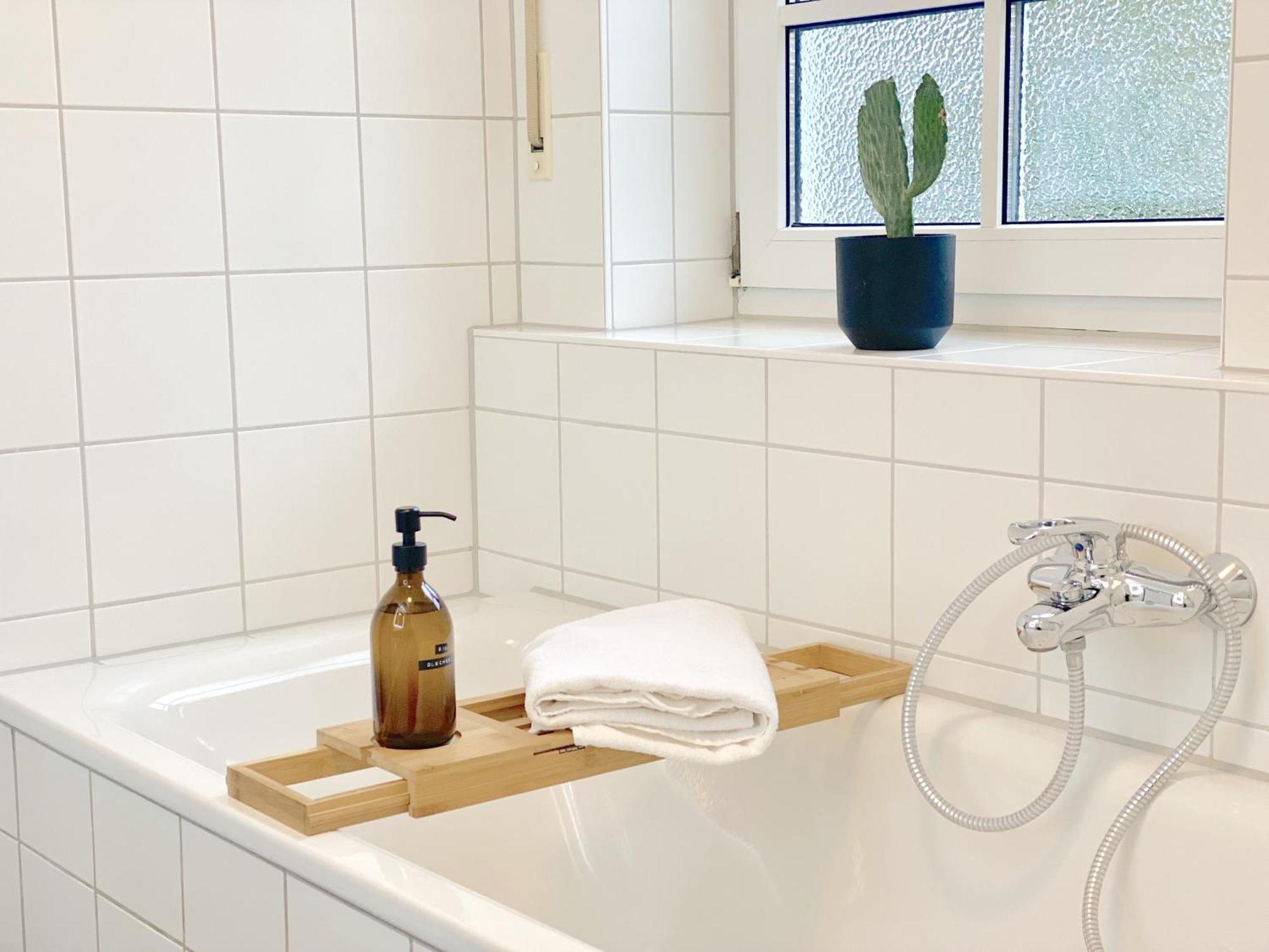 Snug Stays I 3 Zimmer Design Apartment Am See Mit Garten I Home Office I Highspeed Wifi Weßling Exteriör bild